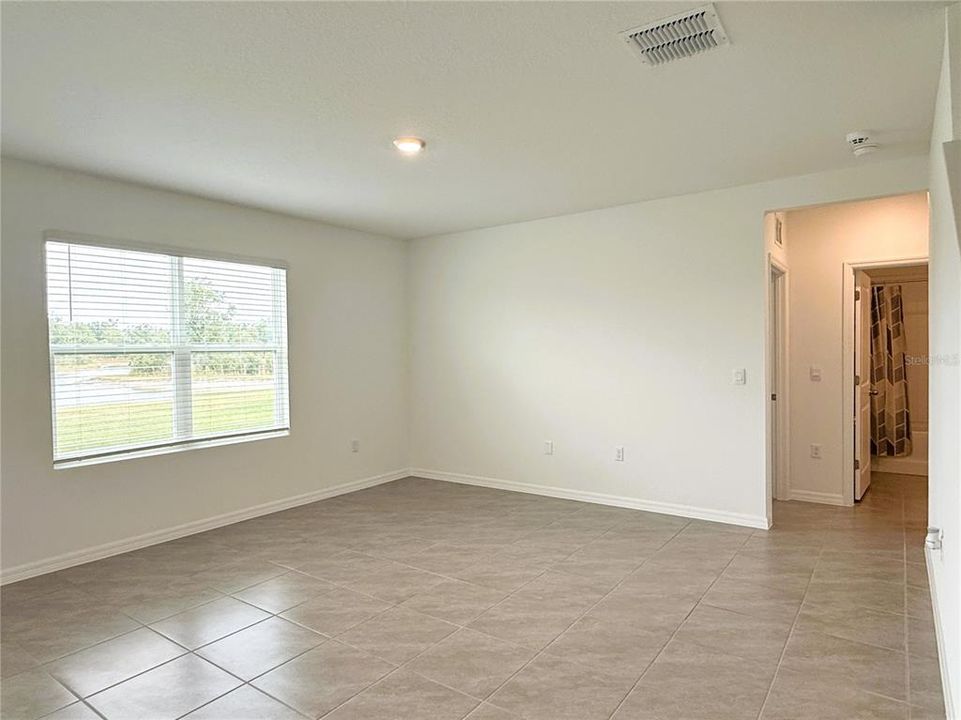 For Rent: $2,495 (5 beds, 3 baths, 2605 Square Feet)