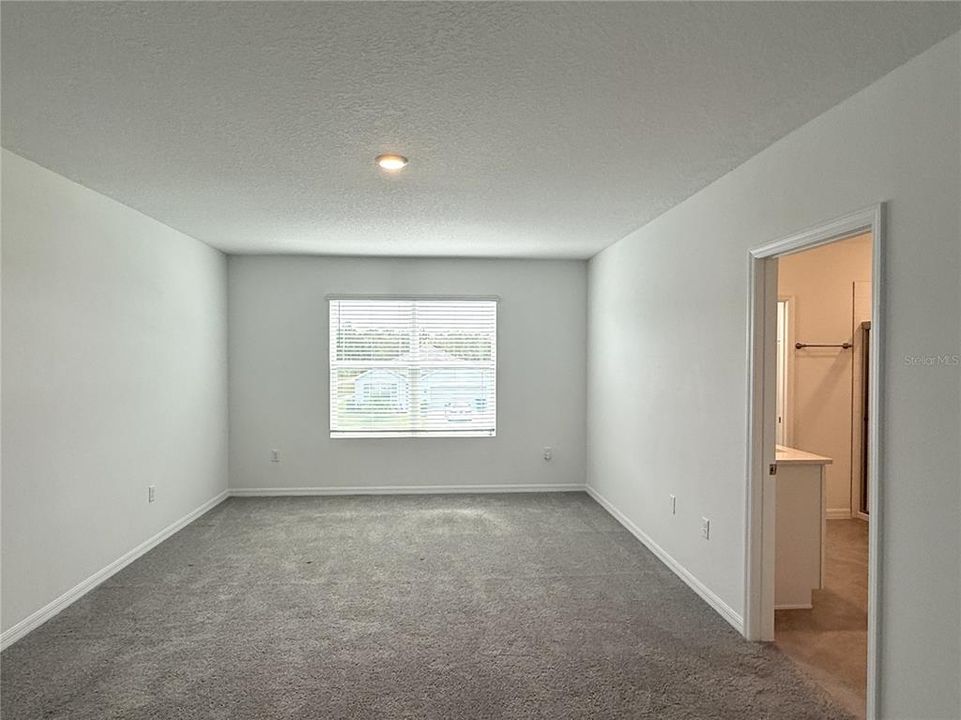 For Rent: $2,495 (5 beds, 3 baths, 2605 Square Feet)