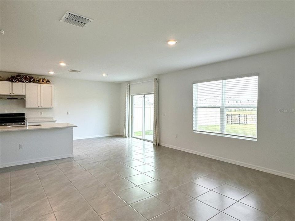 For Rent: $2,495 (5 beds, 3 baths, 2605 Square Feet)