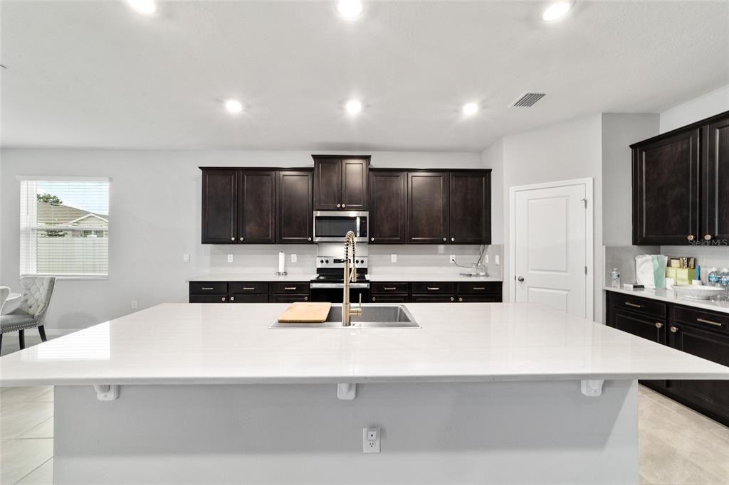 出租: $2,750 (4 贝兹, 3 浴室, 2553 平方英尺)