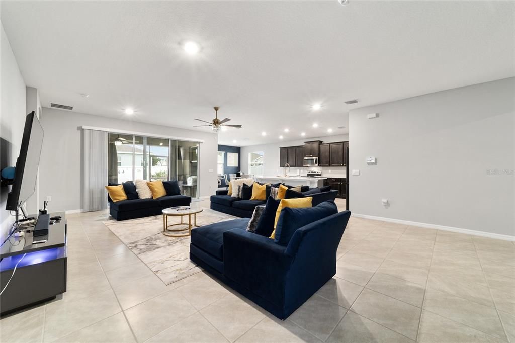 出租: $2,750 (4 贝兹, 3 浴室, 2553 平方英尺)