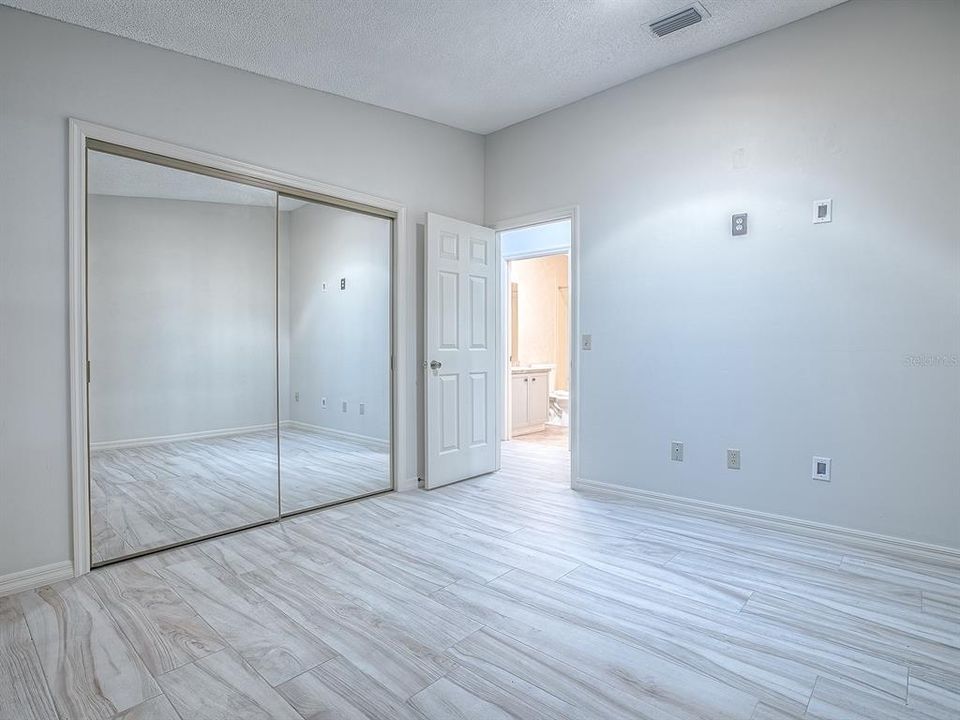 待售: $329,900 (2 贝兹, 2 浴室, 1332 平方英尺)