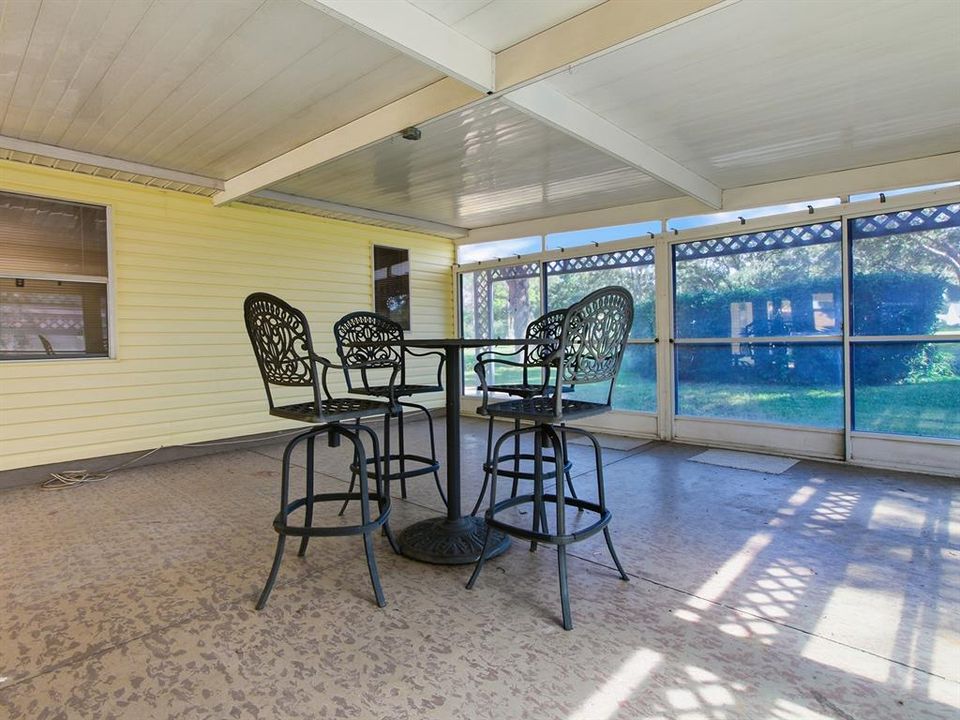 待售: $329,900 (2 贝兹, 2 浴室, 1332 平方英尺)