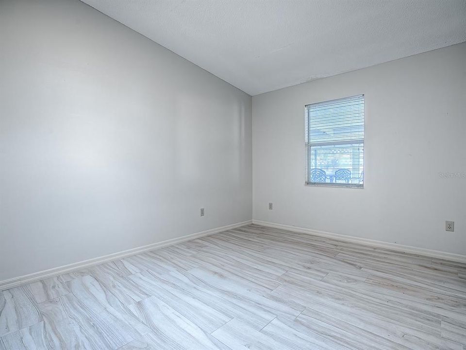 待售: $329,900 (2 贝兹, 2 浴室, 1332 平方英尺)