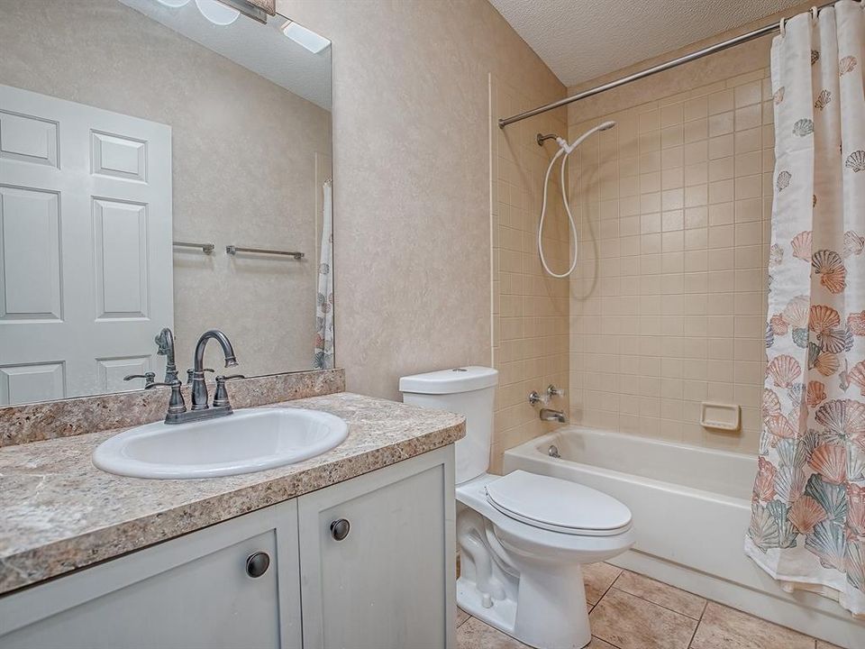 待售: $329,900 (2 贝兹, 2 浴室, 1332 平方英尺)