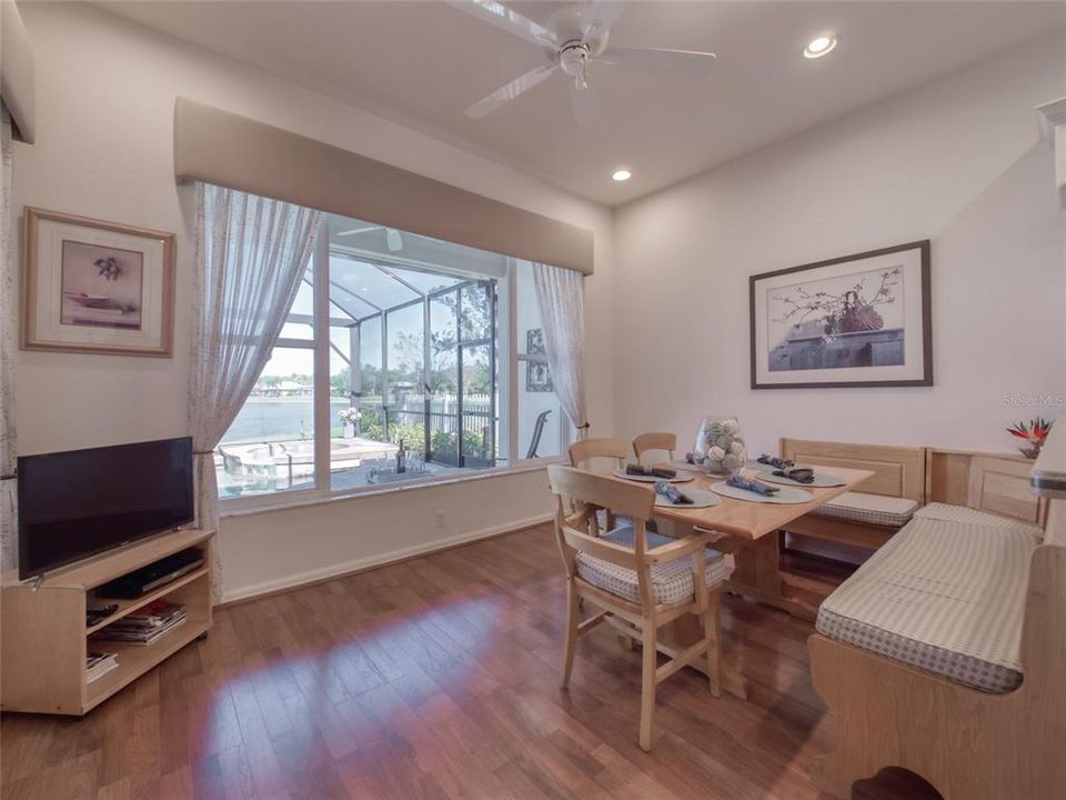 Под контрактом: $955,000 (3 спален, 2 ванн, 2546 Квадратных фут)