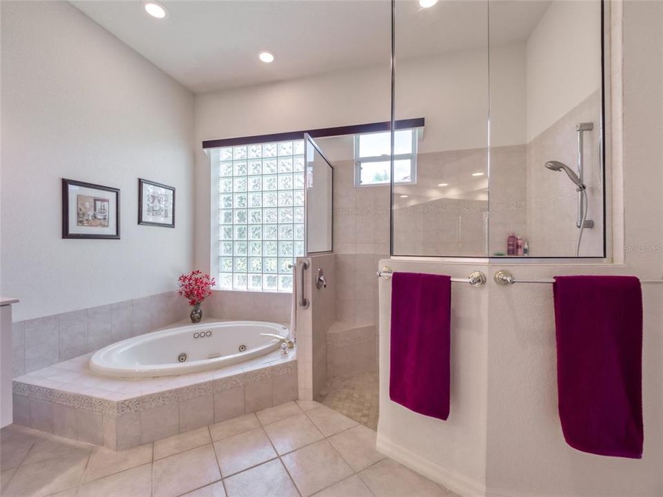 Под контрактом: $955,000 (3 спален, 2 ванн, 2546 Квадратных фут)