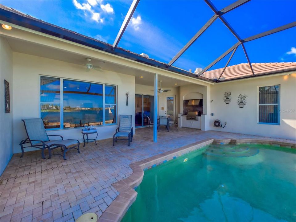 Под контрактом: $955,000 (3 спален, 2 ванн, 2546 Квадратных фут)