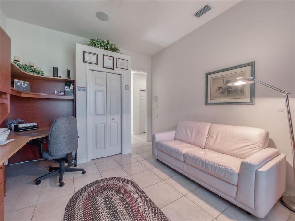 Под контрактом: $955,000 (3 спален, 2 ванн, 2546 Квадратных фут)