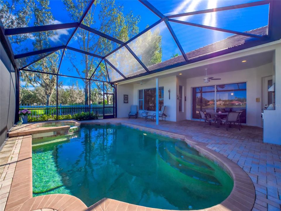 Под контрактом: $955,000 (3 спален, 2 ванн, 2546 Квадратных фут)