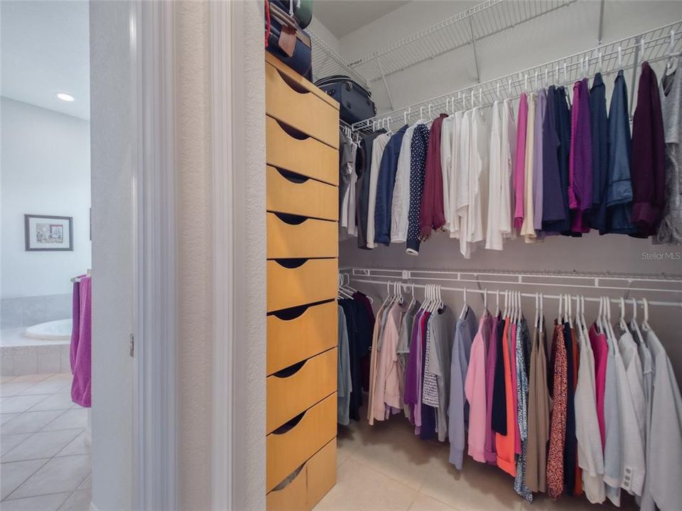 Под контрактом: $955,000 (3 спален, 2 ванн, 2546 Квадратных фут)