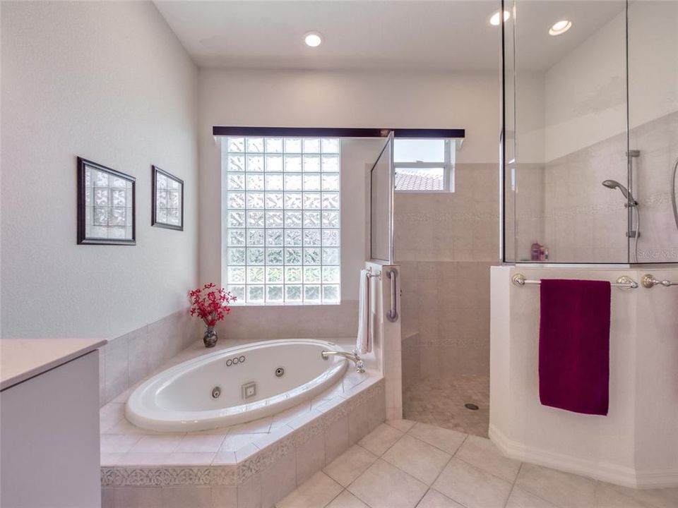 Под контрактом: $955,000 (3 спален, 2 ванн, 2546 Квадратных фут)