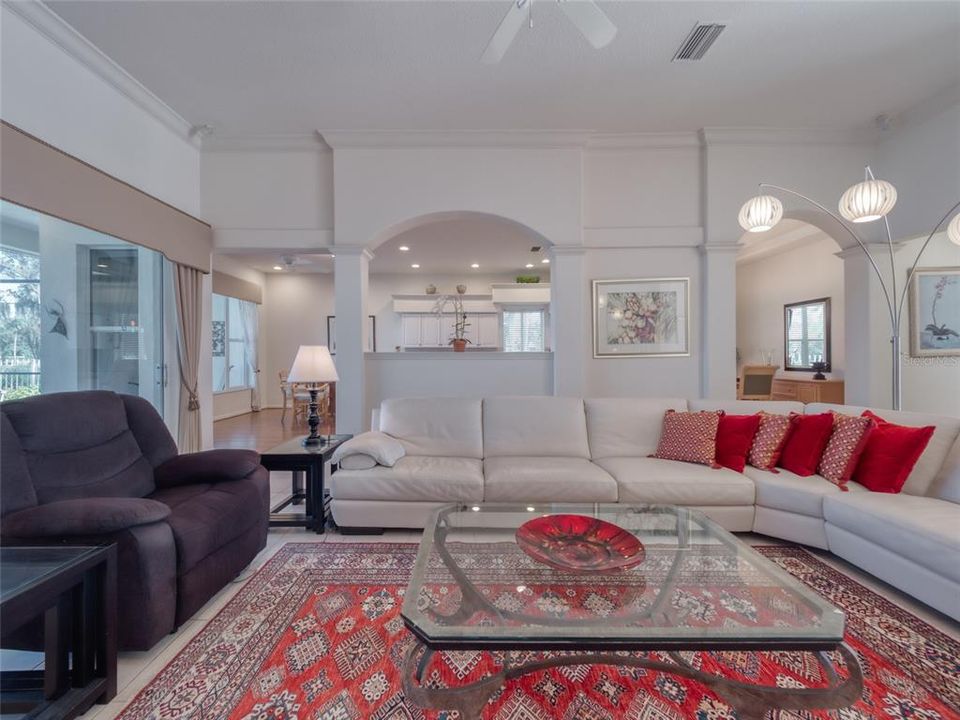 Под контрактом: $955,000 (3 спален, 2 ванн, 2546 Квадратных фут)