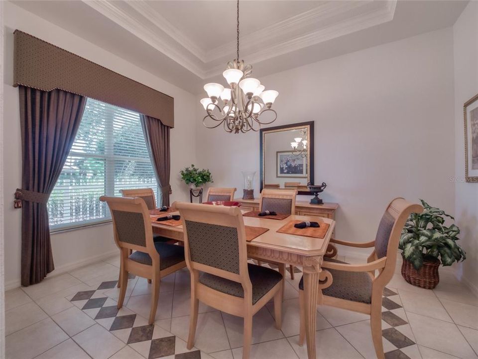 Под контрактом: $955,000 (3 спален, 2 ванн, 2546 Квадратных фут)