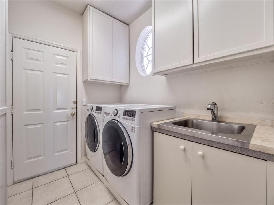 Под контрактом: $955,000 (3 спален, 2 ванн, 2546 Квадратных фут)