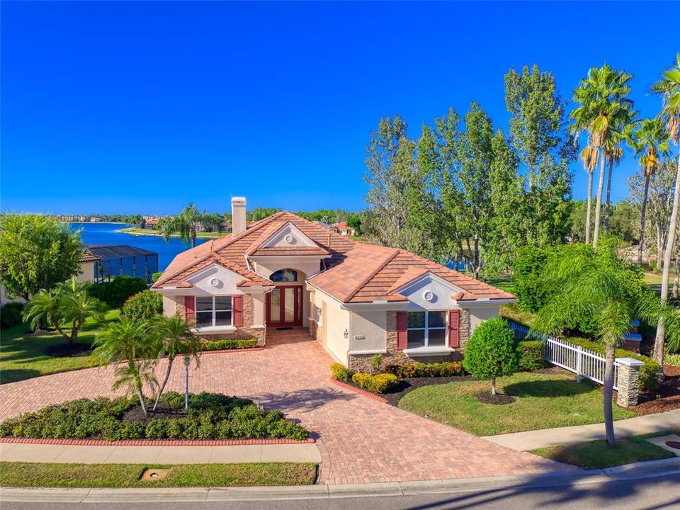 Под контрактом: $955,000 (3 спален, 2 ванн, 2546 Квадратных фут)