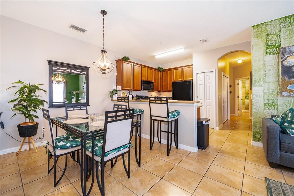 For Sale: $264,000 (2 beds, 2 baths, 1015 Square Feet)