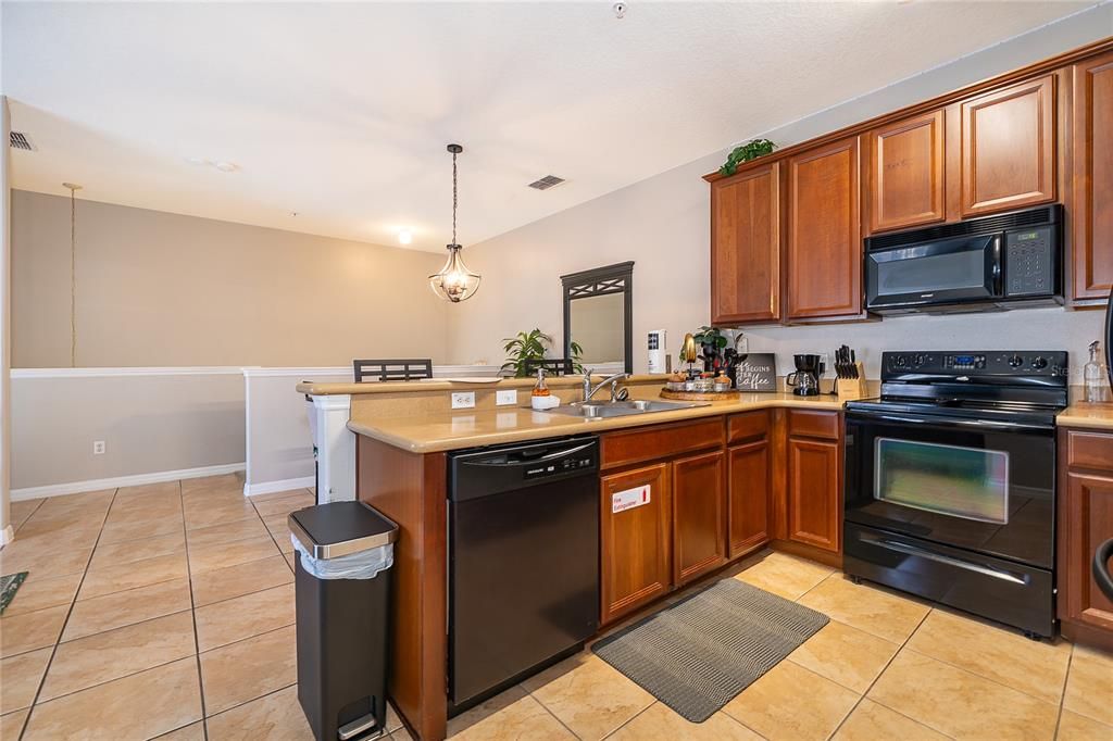 For Sale: $264,000 (2 beds, 2 baths, 1015 Square Feet)