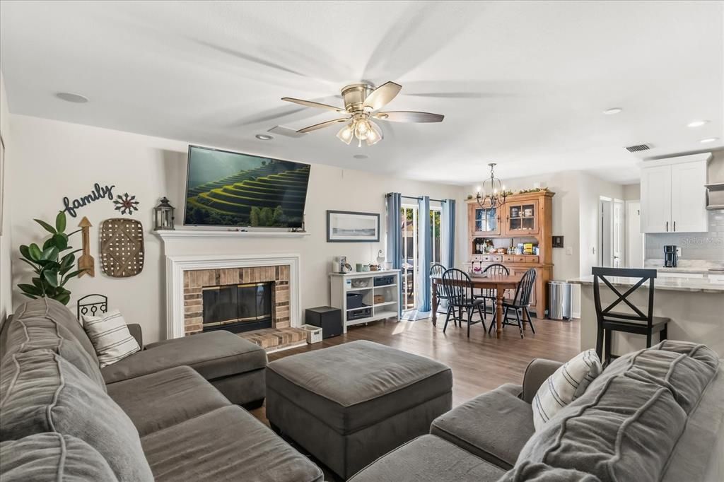 For Sale: $409,999 (3 beds, 2 baths, 1688 Square Feet)