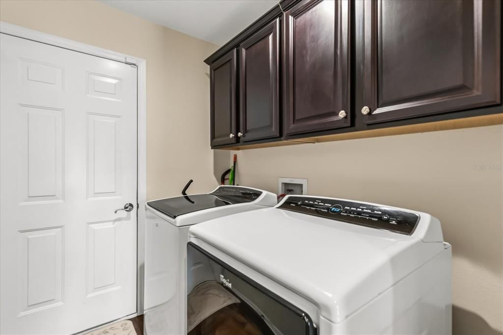 For Sale: $409,999 (3 beds, 2 baths, 1688 Square Feet)
