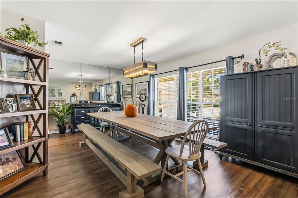 For Sale: $409,999 (3 beds, 2 baths, 1688 Square Feet)