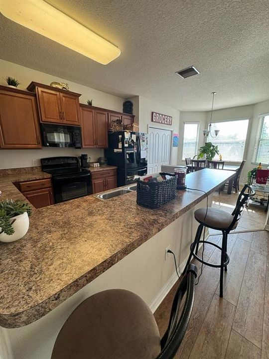 For Rent: $2,500 (4 beds, 3 baths, 1782 Square Feet)