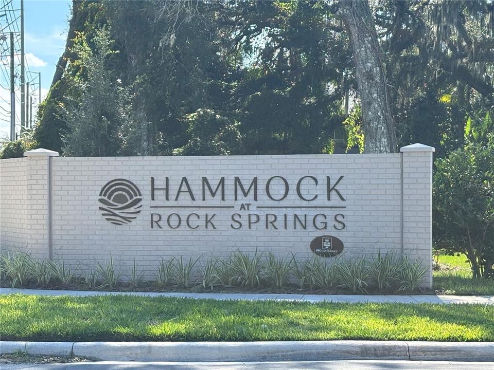 На продажу: $375,000 (0.25 acres)