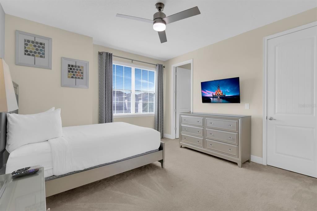 For Rent: $4,000 (6 beds, 6 baths, 2831 Square Feet)