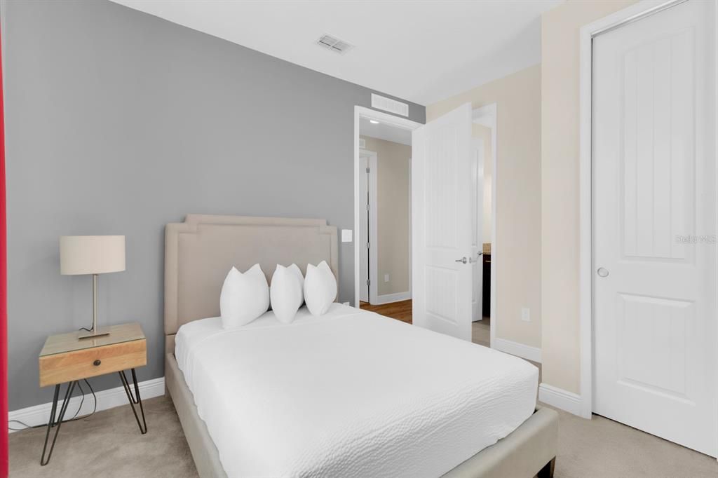 For Rent: $4,000 (6 beds, 6 baths, 2831 Square Feet)