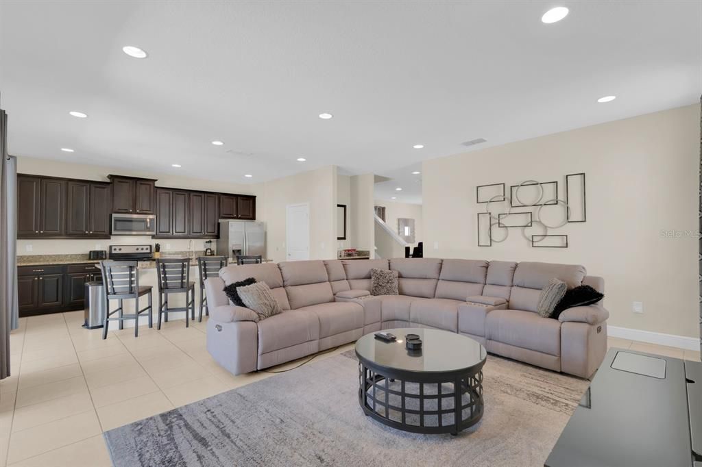 For Rent: $4,000 (6 beds, 6 baths, 2831 Square Feet)