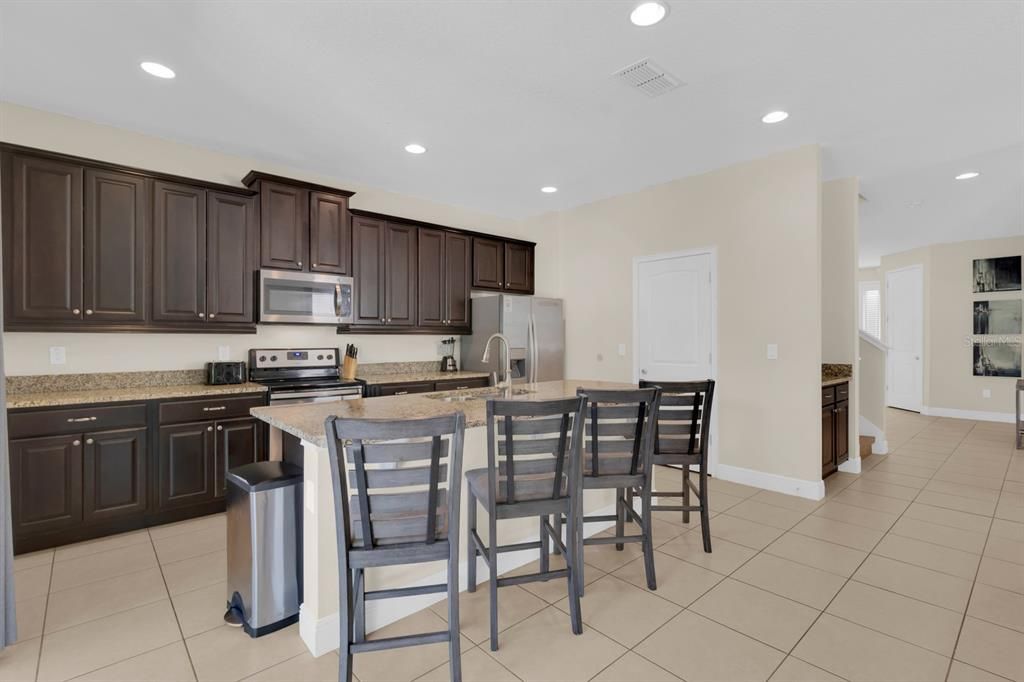 For Rent: $4,000 (6 beds, 6 baths, 2831 Square Feet)