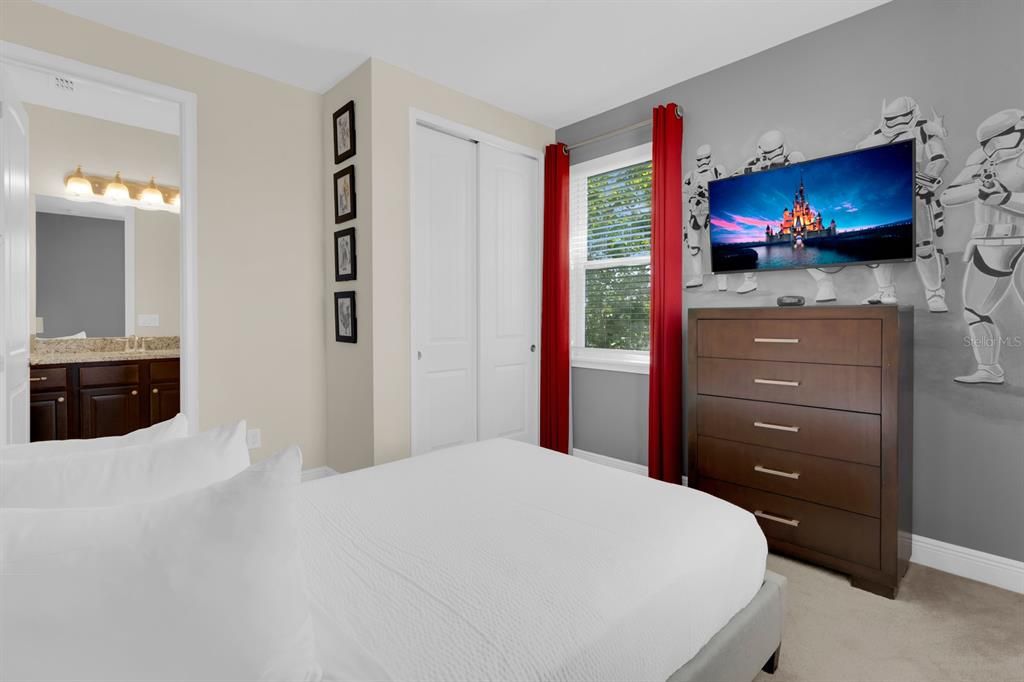 For Rent: $4,000 (6 beds, 6 baths, 2831 Square Feet)