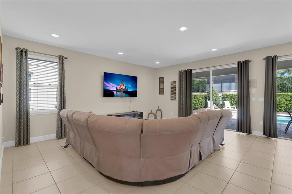 For Rent: $4,000 (6 beds, 6 baths, 2831 Square Feet)