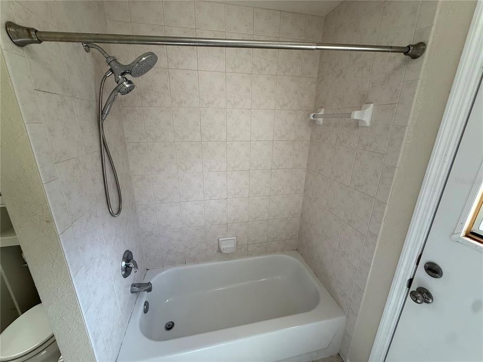 For Rent: $2,300 (3 beds, 2 baths, 1646 Square Feet)