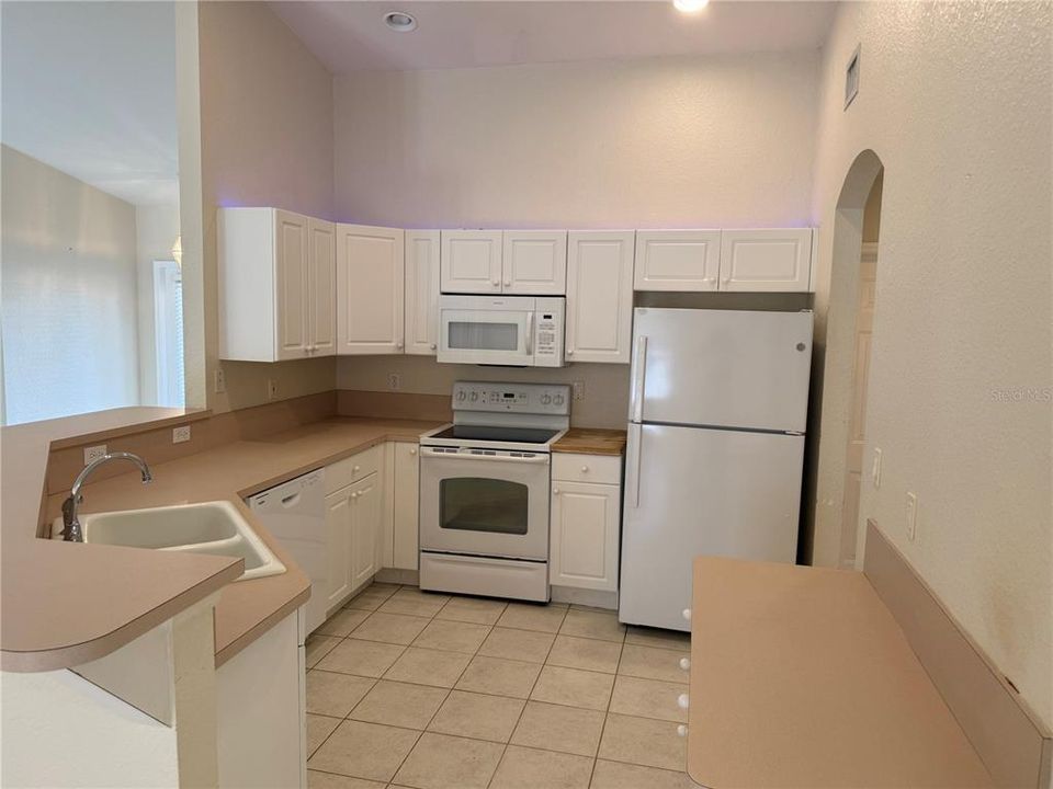 For Rent: $2,300 (3 beds, 2 baths, 1646 Square Feet)