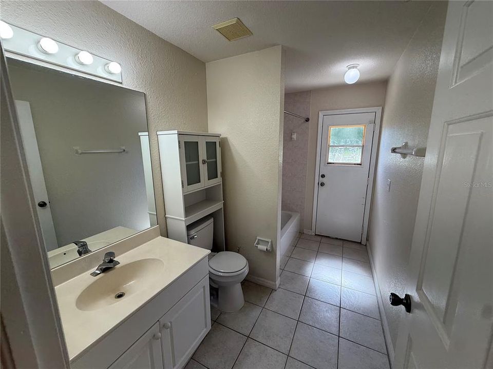 For Rent: $2,300 (3 beds, 2 baths, 1646 Square Feet)
