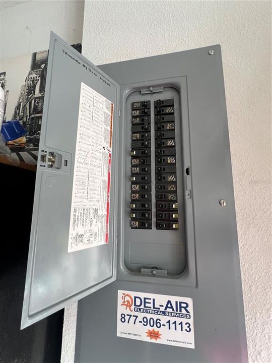 合同活跃: $310,000 (4 贝兹, 2 浴室, 2785 平方英尺)