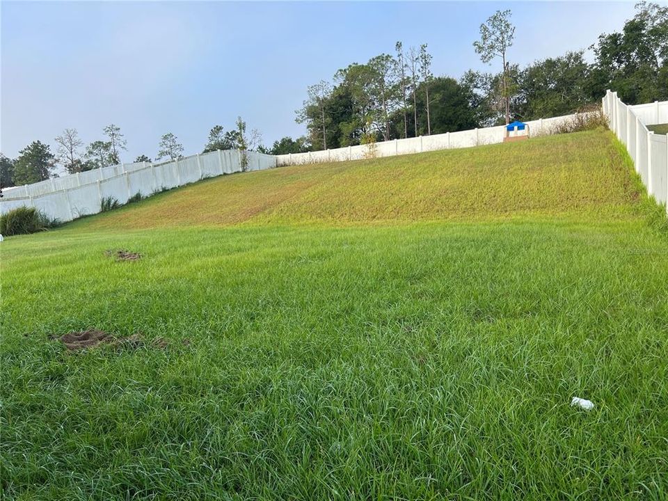 合同活跃: $310,000 (4 贝兹, 2 浴室, 2785 平方英尺)