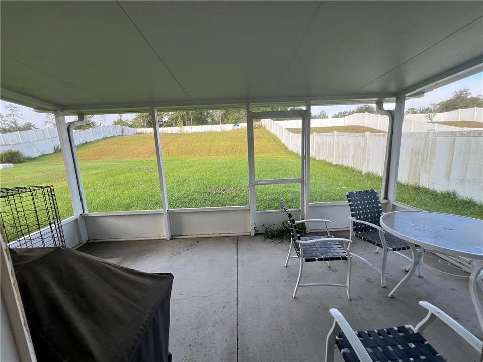 合同活跃: $310,000 (4 贝兹, 2 浴室, 2785 平方英尺)