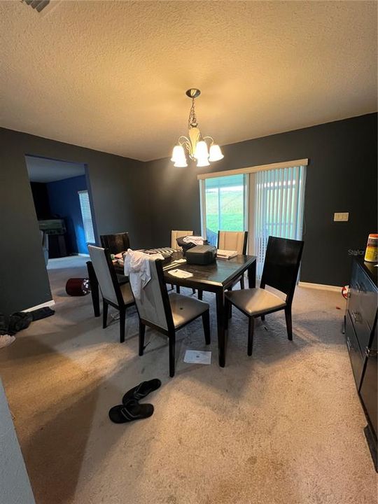 合同活跃: $310,000 (4 贝兹, 2 浴室, 2785 平方英尺)