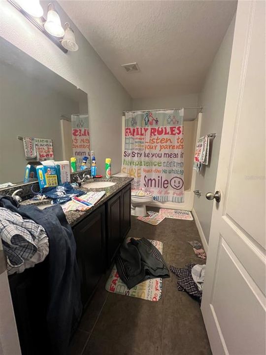 合同活跃: $310,000 (4 贝兹, 2 浴室, 2785 平方英尺)