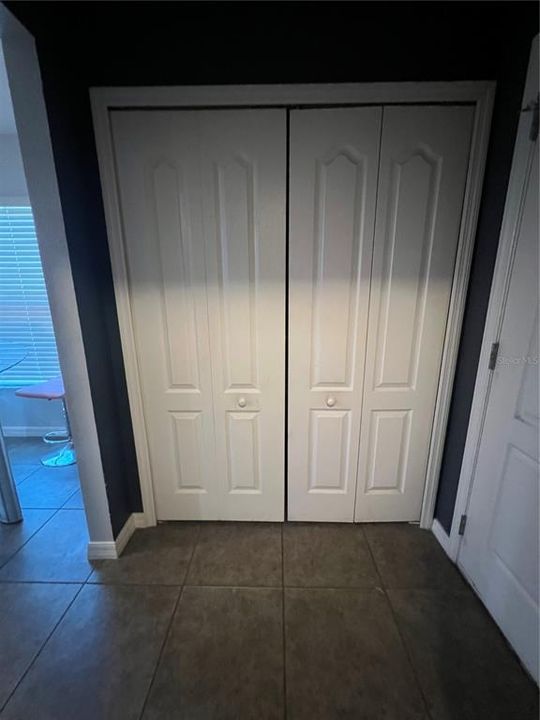 合同活跃: $310,000 (4 贝兹, 2 浴室, 2785 平方英尺)