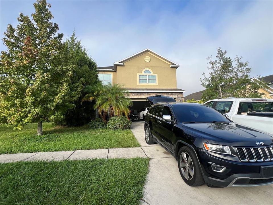 合同活跃: $310,000 (4 贝兹, 2 浴室, 2785 平方英尺)