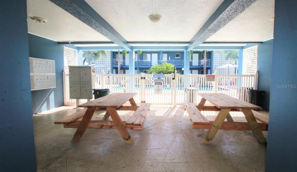 For Rent: $1,350 (1 beds, 1 baths, 560 Square Feet)