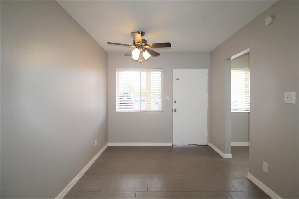 For Rent: $1,350 (1 beds, 1 baths, 560 Square Feet)