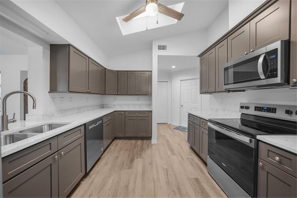 For Sale: $275,000 (2 beds, 2 baths, 1785 Square Feet)