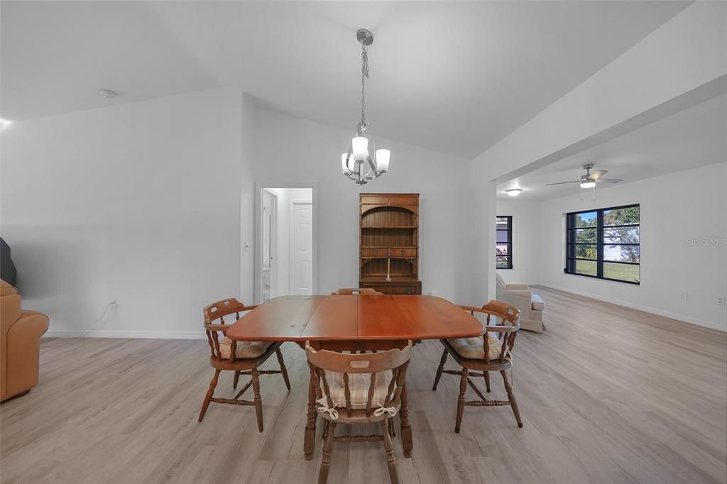 For Sale: $275,000 (2 beds, 2 baths, 1785 Square Feet)