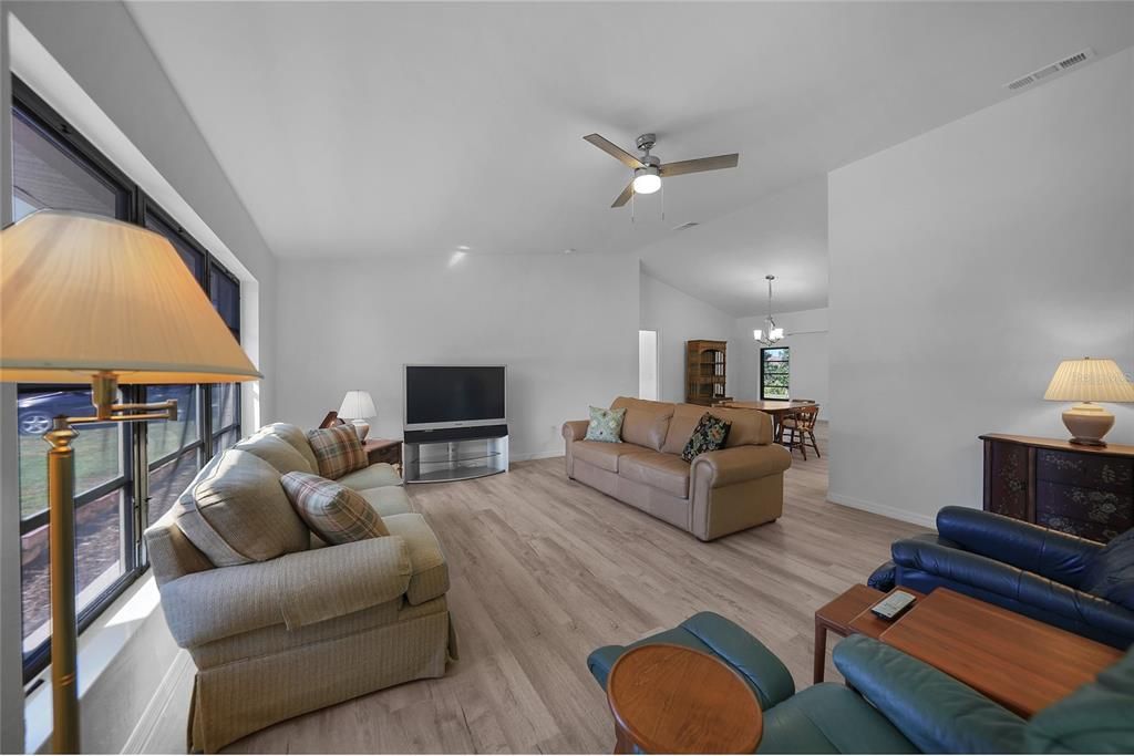 For Sale: $275,000 (2 beds, 2 baths, 1785 Square Feet)