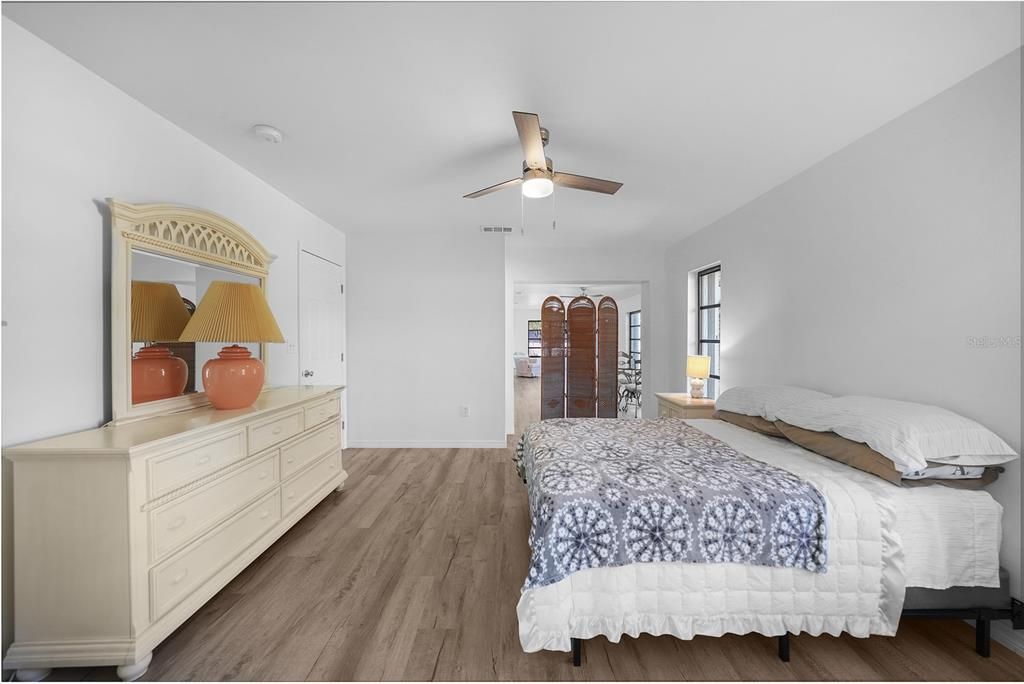 For Sale: $275,000 (2 beds, 2 baths, 1785 Square Feet)