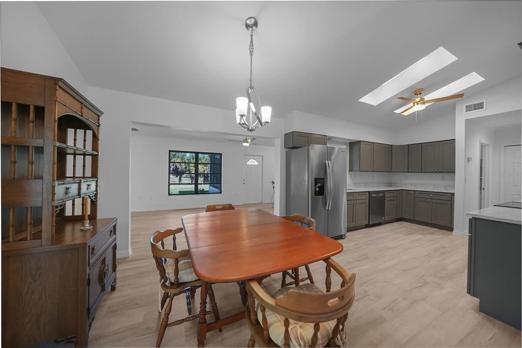 For Sale: $275,000 (2 beds, 2 baths, 1785 Square Feet)